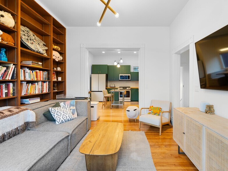 More Photos Of 1305 SE Belmont St, Portland Office For Sale