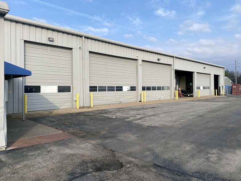 More Photos Of 5920 Gateway Industrial Dr, Belleville Warehouse For Lease