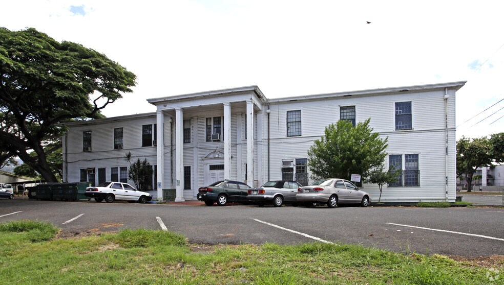 More Photos Of 810 N Vineyard Blvd, Honolulu Storefront Retail Office For Lease