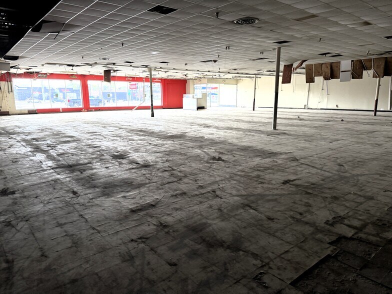 More Photos Of 11811 E 8 Mile Rd, Warren General Retail For Lease