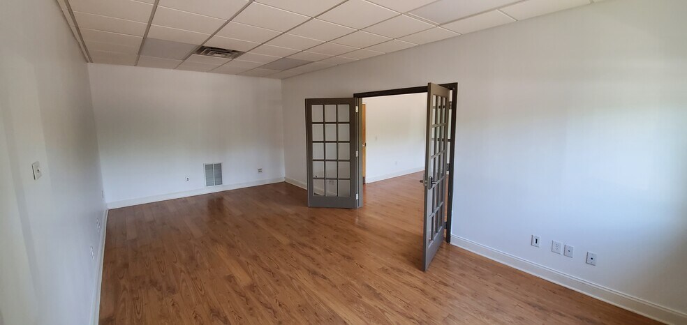 More Photos Of 500 Trolley Blvd, Rochester Manufacturing For Sale