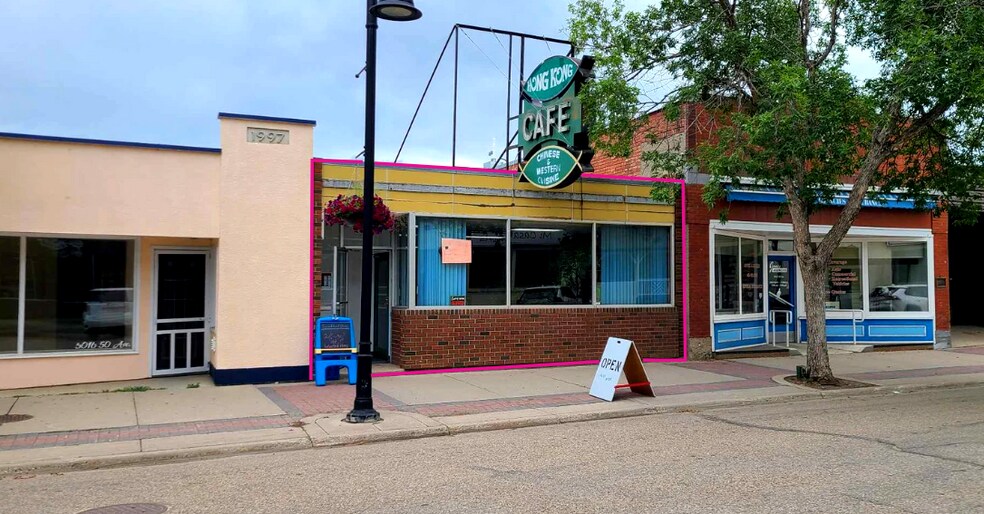 Primary Photo Of 5014 50 Av, Ponoka Storefront Retail Office For Sale