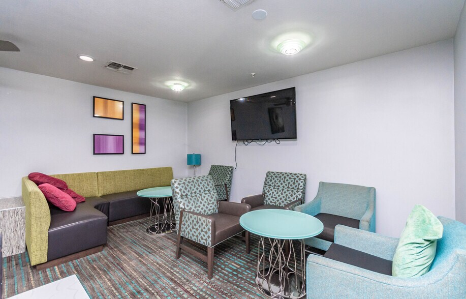 More Photos Of 1530 Howe Ave, Sacramento Hotel For Sale