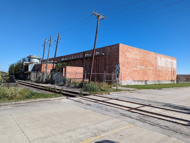 More Photos Of 230 Maddox, Aransas Pass Industrial For Sale