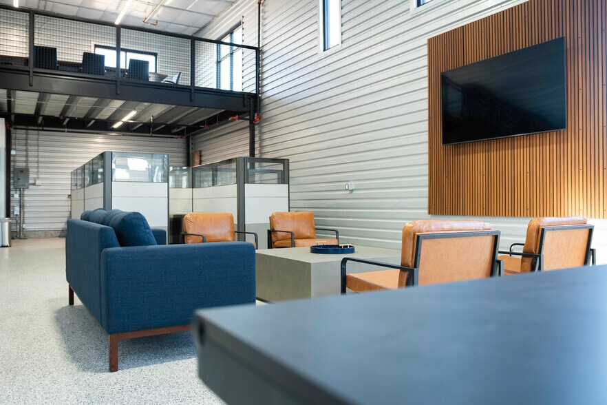 More Photos Of 5380 Ronald Reagan Blvd, Johnstown Flex For Sale