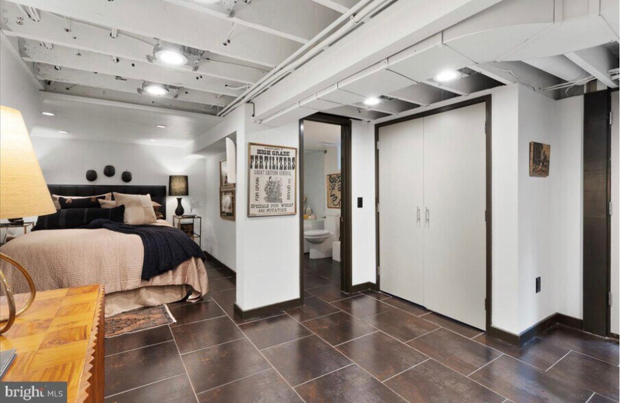 More Photos Of 5169 Macarthur Blvd NW, Washington Office Residential For Lease