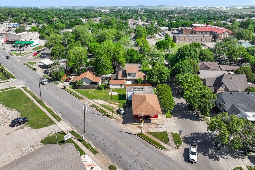 More Photos Of 2100 Azle Ave, Fort Worth Storefront For Sale