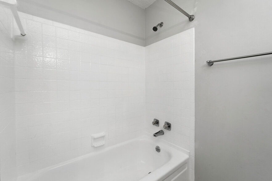 More Photos Of 1012-1032 Hickory Hill Ln, Hermitage Apartments For Sale
