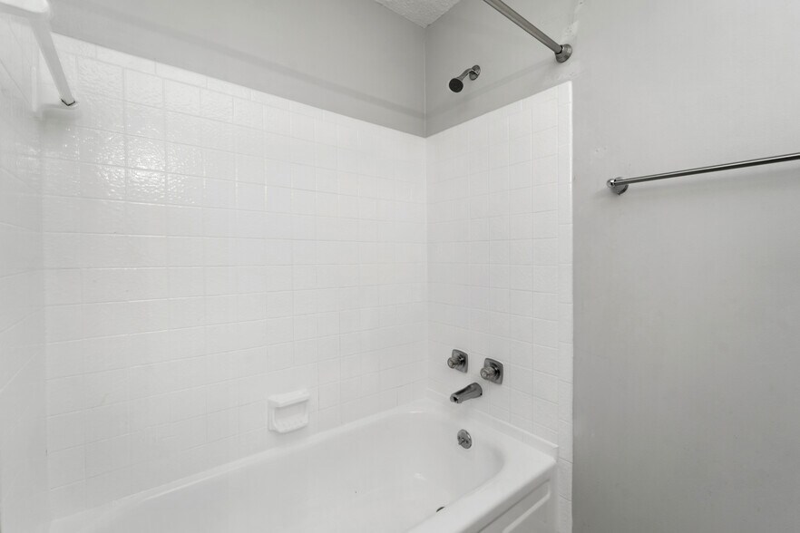 More Photos Of 1012-1032 Hickory Hill Ln, Hermitage Apartments For Sale