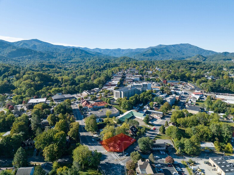 More Photos Of 99 Walnut St, Waynesville Office Residential For Sale