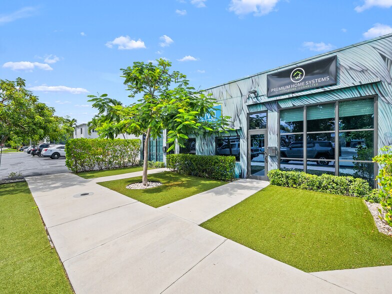 More Photos Of 719-721 NE 2nd Ave, Fort Lauderdale Storefront Retail Office For Sale