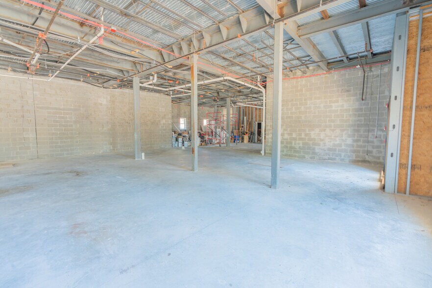 More Photos Of 4 Mill St, Bristol Restaurant For Lease