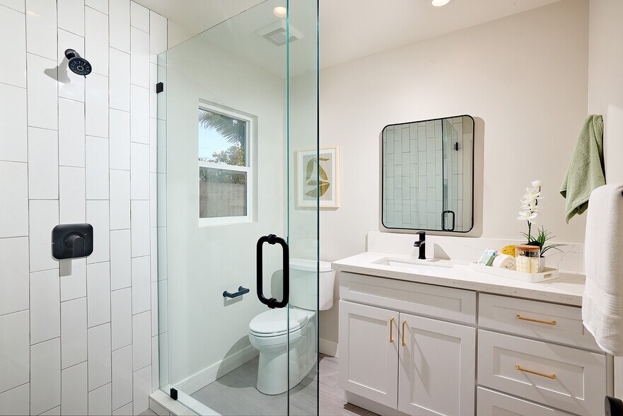 More Photos Of 735 Pine Ave, Carlsbad Multifamily For Sale