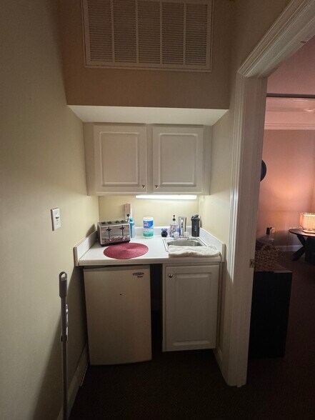 More Photos Of 8376 Six Forks Rd, Raleigh Office For Lease