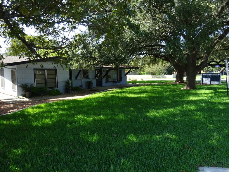 More Photos Of 1618 Williams Dr, Georgetown Office For Lease