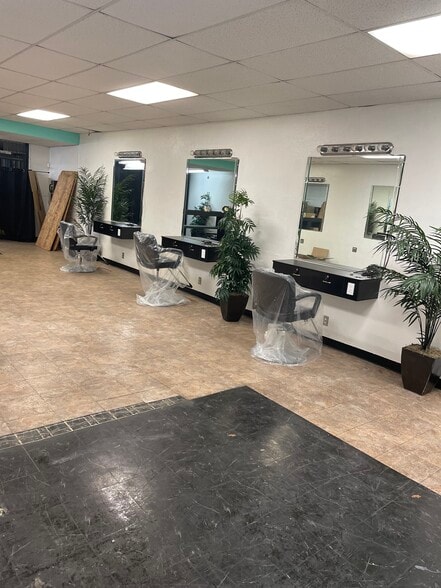 More Photos Of 14044-14112 S Crenshaw Blvd, Gardena Unknown For Lease