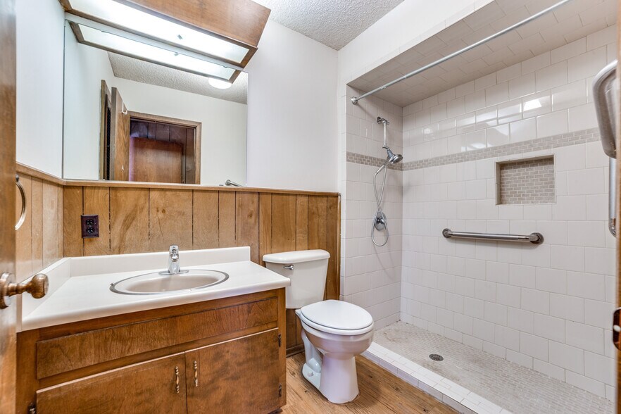 More Photos Of 5721 Broadway St, San Antonio Storefront Retail Office For Lease