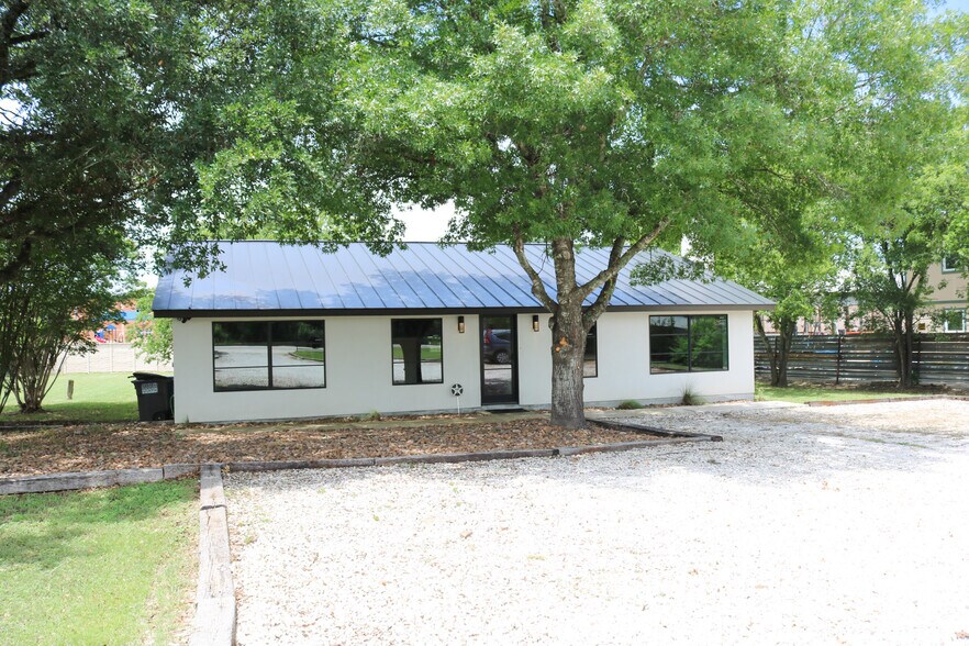 More Photos Of 7081 Heuermann Rd, San Antonio Office For Sale
