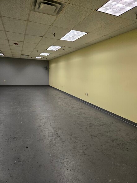 More Photos Of 261 Niagara-Carthage Rd, Carthage Warehouse For Lease