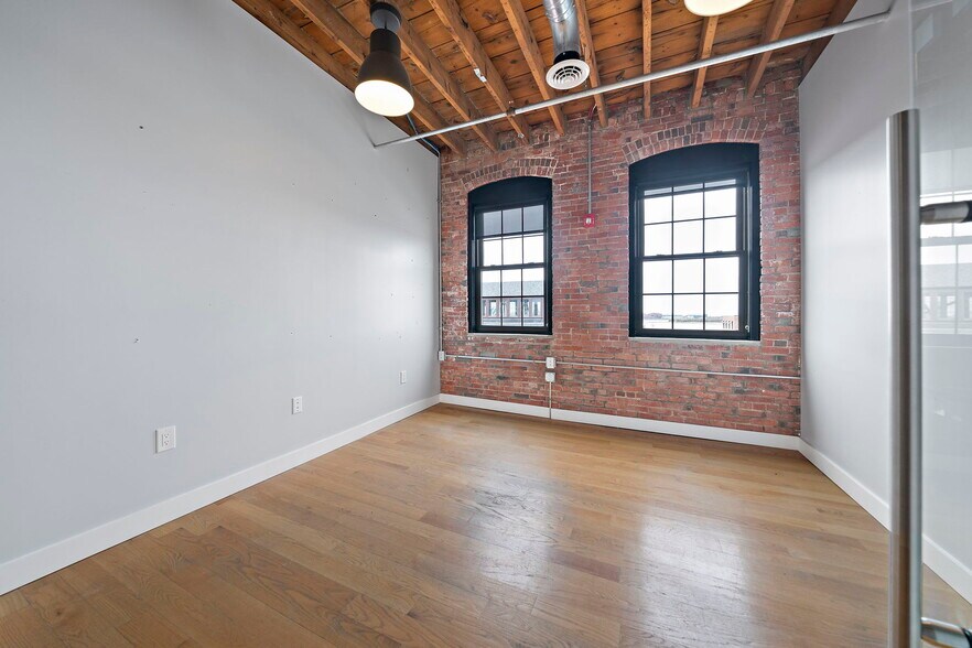 More Photos Of 12-16 Ericsson St, Boston Warehouse For Lease