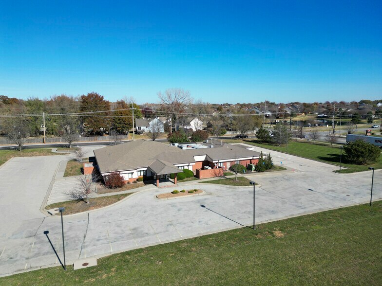 More Photos Of 18320 S Center St, Gardner Medical For Sale