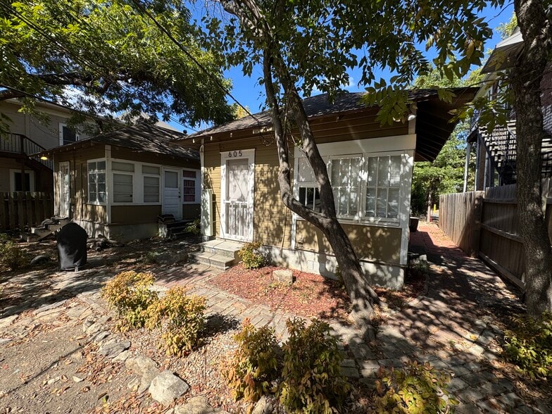 More Photos Of 605-607 W 9th St, Austin Office Residential For Lease