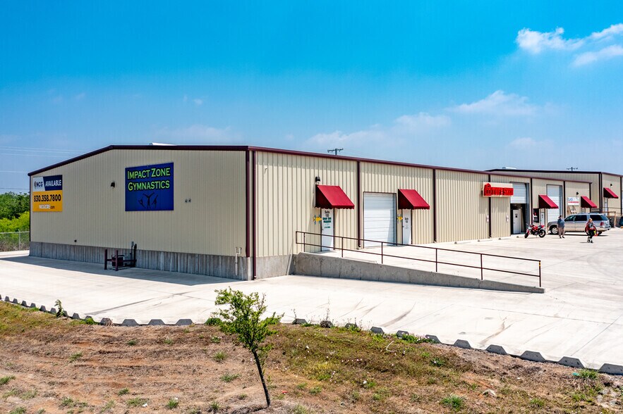 More Photos Of 3943 S Interstate 35, New Braunfels Unknown For Lease