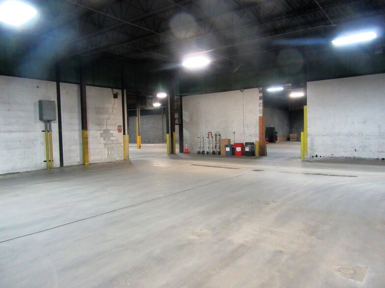 More Photos Of 1608 Dove St, Port Huron Warehouse For Sale