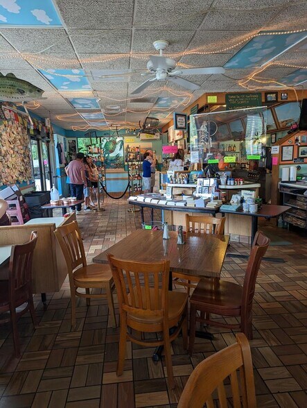 More Photos Of 6468 Lankford Hwy, Nassawadox Restaurant For Sale