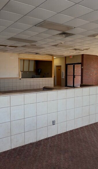 More Photos Of 320 Dixie Way, South Bend Fast Food For Lease