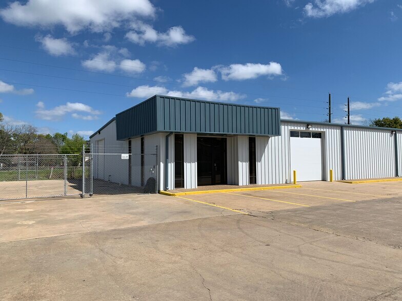More Photos Of 15930 Cypress North Houston Rd, Cypress Warehouse For Lease