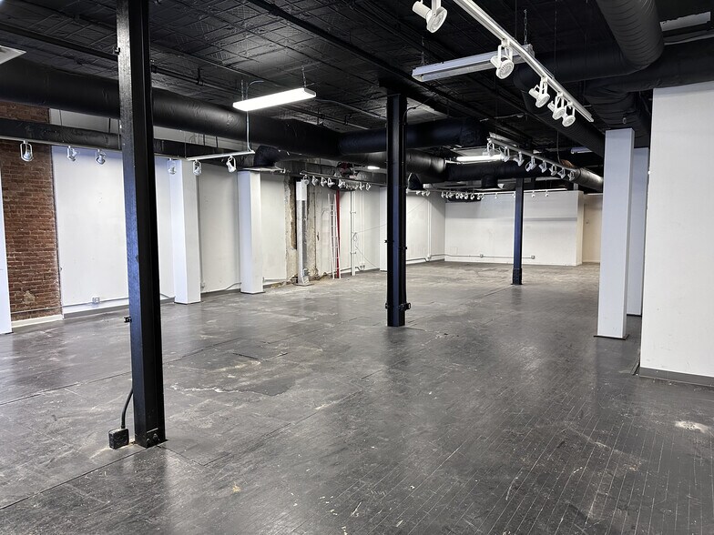 More Photos Of 470 Broadway, New York Storefront For Sale