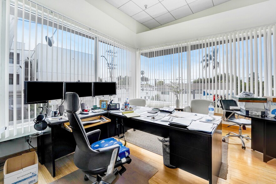 More Photos Of 2812-2820 Santa Monica Blvd, Santa Monica Loft Creative Space For Lease