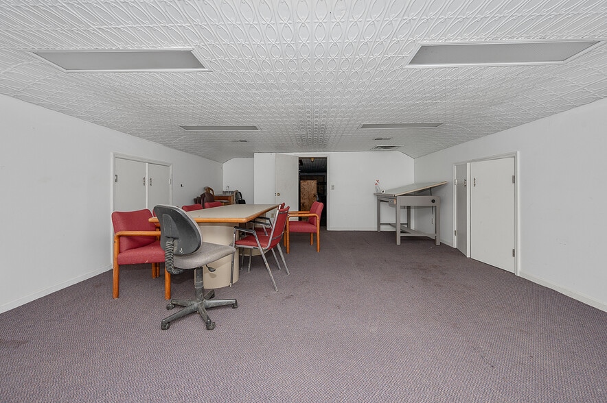 More Photos Of 5736 Springdale Rd, Cincinnati Office For Sale