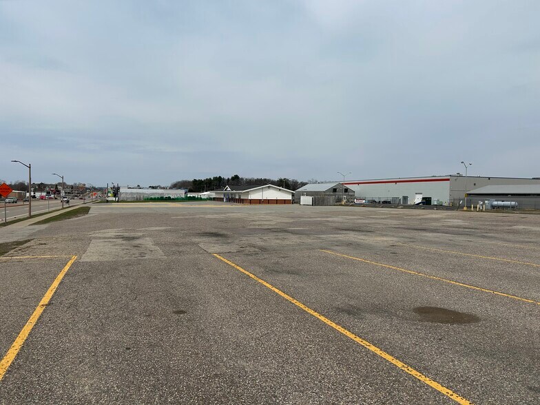 More Photos Of 1825 E Main St, Reedsburg Convenience Store For Sale