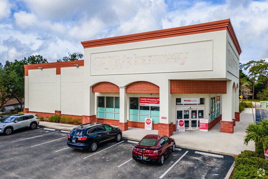 Primary Photo Of 13991 N Cleveland Ave, North Fort Myers Drugstore For Lease