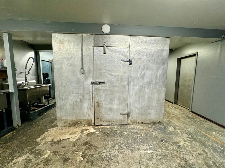 More Photos Of 726 Courtlandt Ave, Bronx Restaurant For Lease