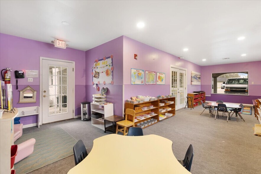 More Photos Of 2121 N Grand Blvd, Pearland Specialty For Sale