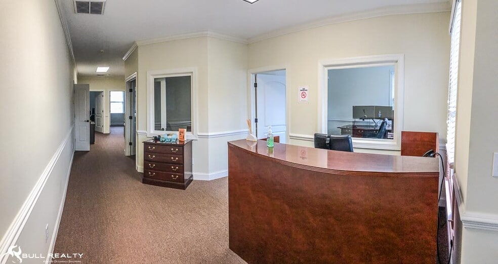 More Photos Of 1905 Woodstock Rd, Roswell Office For Lease