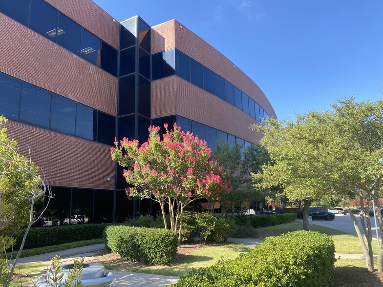 More Photos Of 1575 Heritage Dr, McKinney Office For Lease