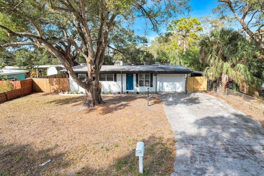 More Photos Of 1357 Overlea St, Clearwater Specialty For Sale