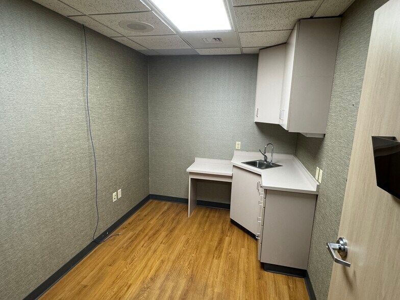 More Photos Of 1501 N Water St, Decatur Office For Sale