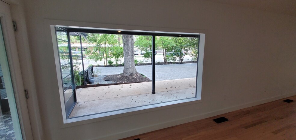 More Photos Of 1405 E 38th 1/2 St, Austin Office For Lease