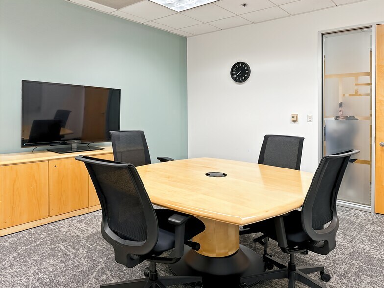 More Photos Of 6303 Owensmouth Ave, Woodland Hills Coworking Space