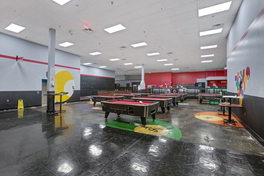 More Photos Of 1959 Metropolitan Pky SW, Atlanta Bowling Alley For Sale