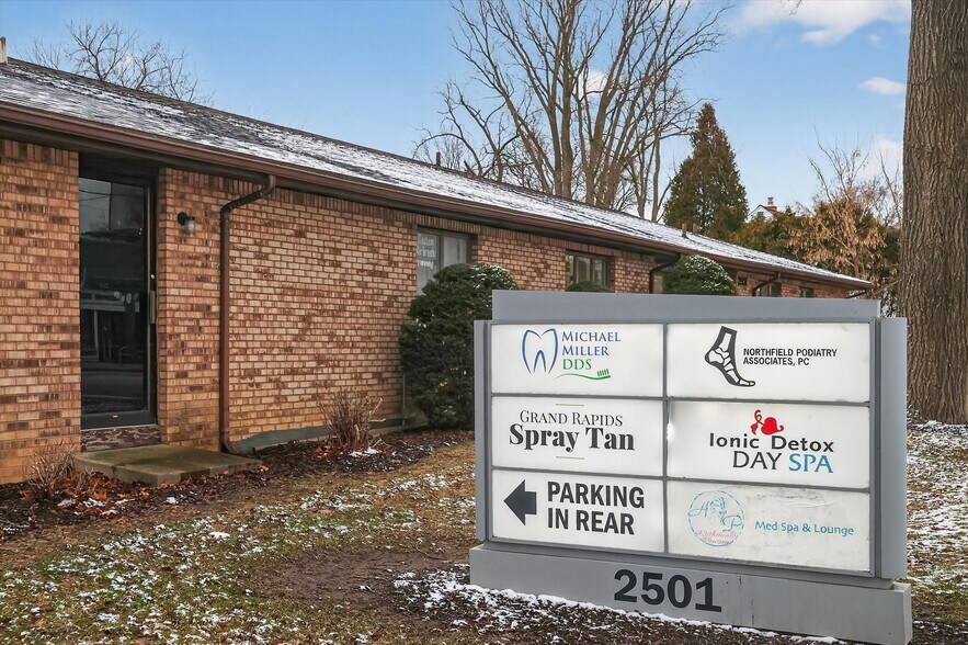 More Photos Of 2501 Plainfield Ave NE, Grand Rapids Medical For Lease