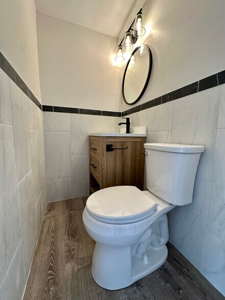 More Photos Of 731 1/2-2 Filbert St, Pittsburgh Showroom For Lease