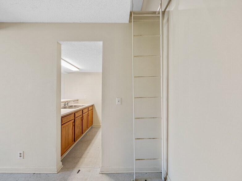 More Photos Of 58 Broadway St, Asheville Storefront Retail Residential For Sale