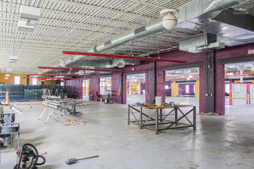 More Photos Of 100 Keystone Dr, Carnegie Warehouse For Lease