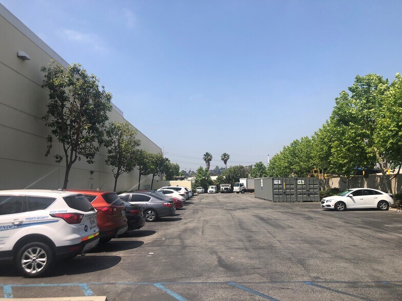 More Photos Of 2705 Media Center Dr, Los Angeles Warehouse For Lease